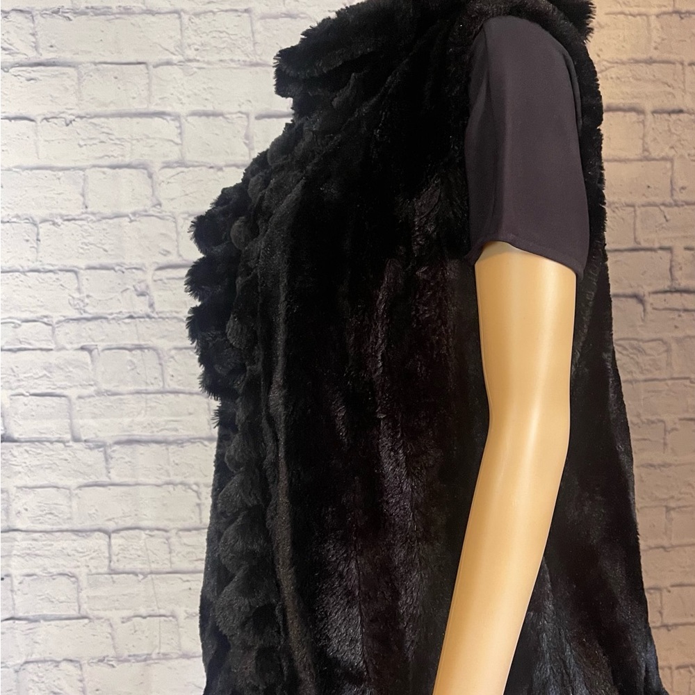 New directions Black Faux Fur Vest Size L Super Soft Button Closure Ruffle Lined - Picture 9 of 16
